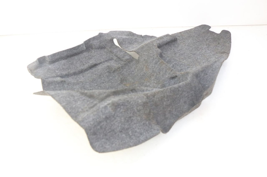 photo de TRUNK CARPET HONDA FES PANTHEON 125 (2003 - 2007) - Zoom on usage condition