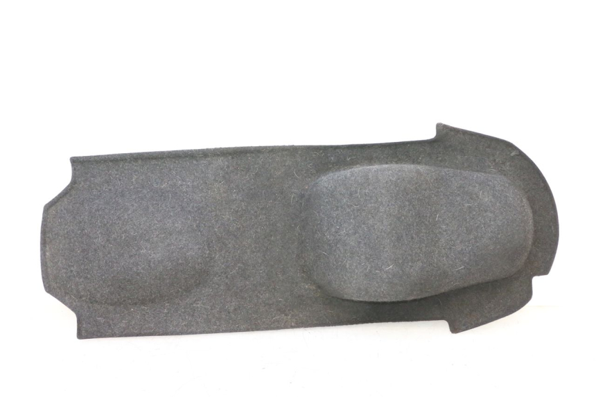 photo de UNDERSEAT CARPET SYM GTS EVO 125 (2009 - 2013) - Zoom on usage condition