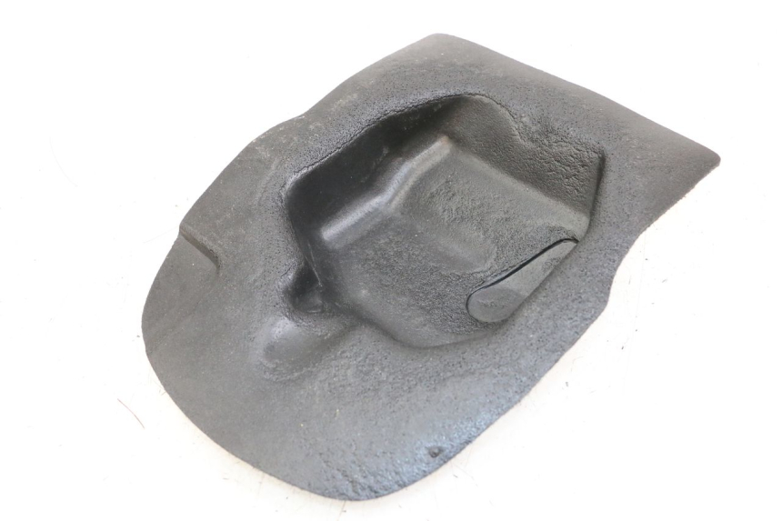 photo de UNDERSEAT CARPET SYM MIO 50 (2011 - 2017) - Zoom on usage condition