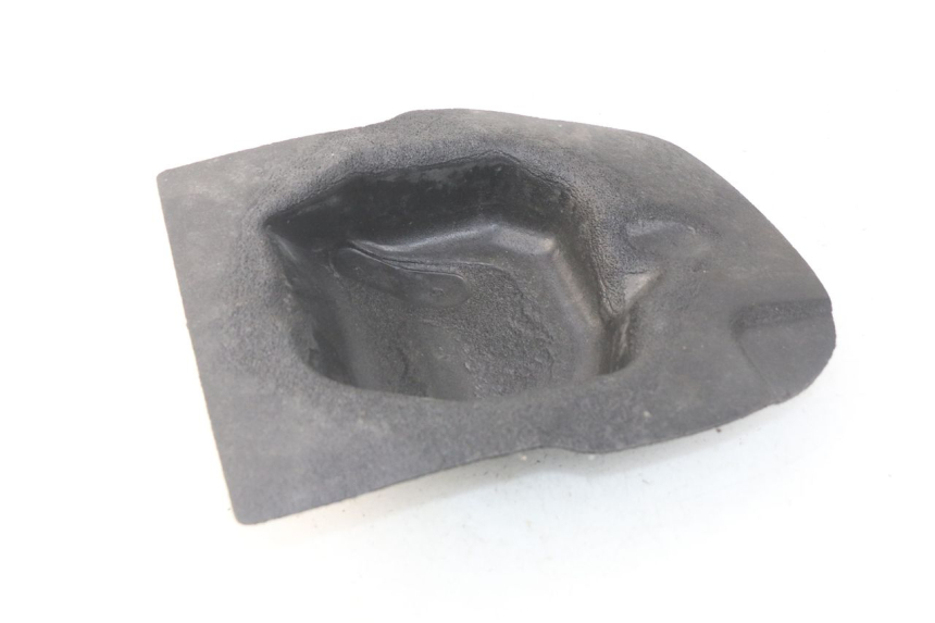 photo de UNDERSEAT CARPET SYM MIO 100 (2006 - 2017) - Component detail