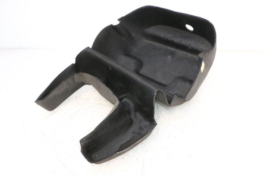 photo de UNDERSEAT CARPET PEUGEOT SATELIS COMPRESSOR K15 125 (2006 - 2009) - Surface and material condition