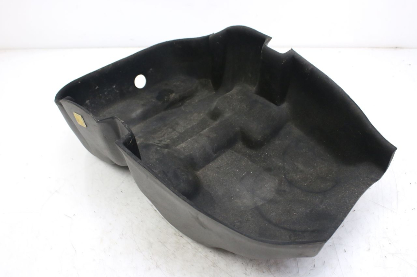 photo de TRUNK CARPET PEUGEOT SATELIS 125 (2010 - 2012) - Surface and material condition