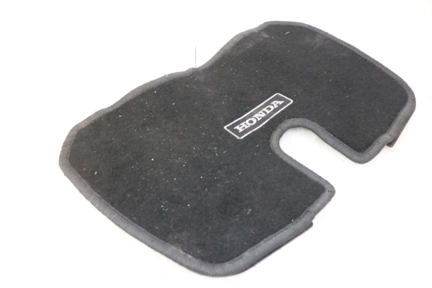 photo de UNDERSEAT CARPET HONDA ST PAN EUROPEAN 1300 (2002 - 2013) - Component detail