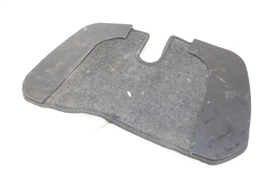photo de UNDERSEAT CARPET HONDA ST PAN EUROPEAN 1300 (2002 - 2013) - Zoom on usage condition