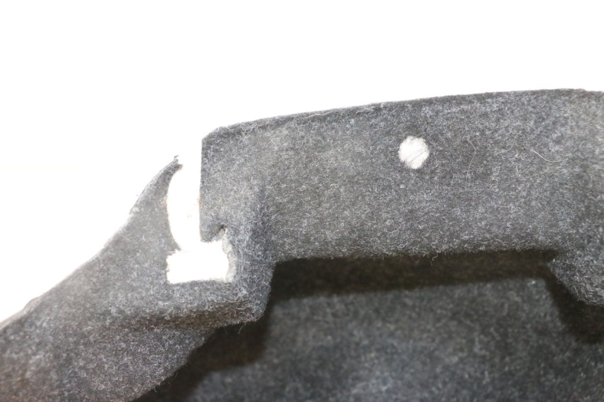 photo de UNDERSEAT CARPET PIAGGIO SUPER LX 125 (2000 - 2003) - Zoom on usage condition