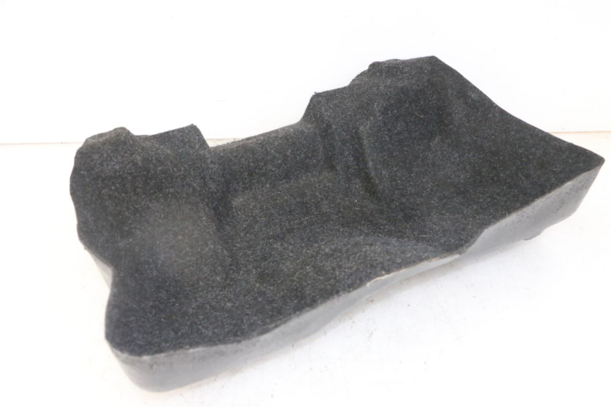 photo de UNDERSEAT CARPET PIAGGIO SUPER LX 125 (2000 - 2003) - Fixing points details