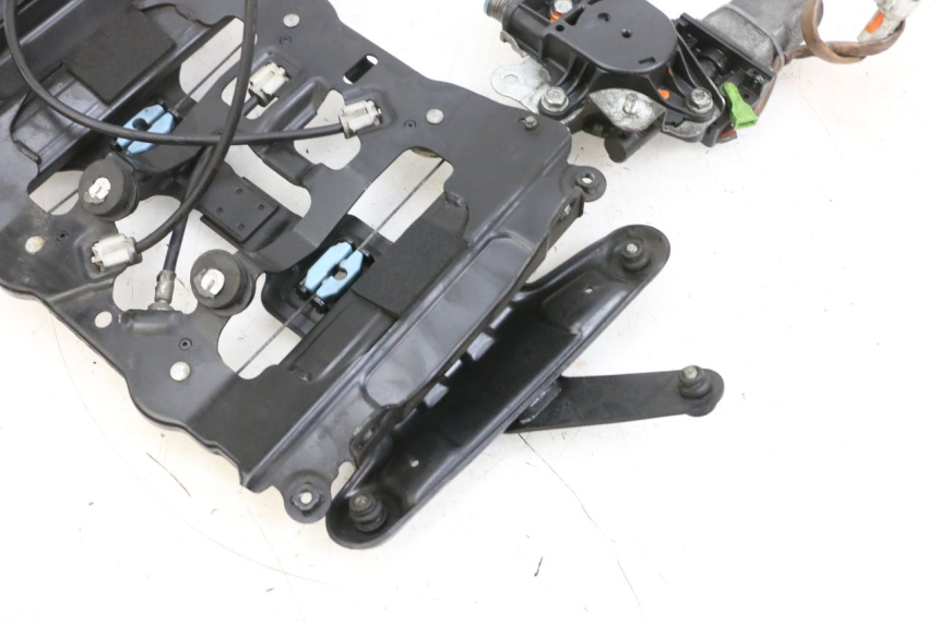 photo de SCREEN ENGINE SUZUKI BURGMAN 650 (2013 - 2020) - Surface and material condition