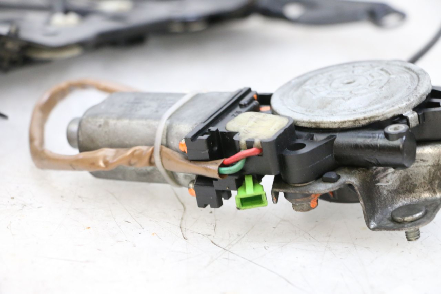 photo de SCREEN ENGINE SUZUKI BURGMAN EXECUTIVE ABS 650 (2006 - 2012) - Technical close-up