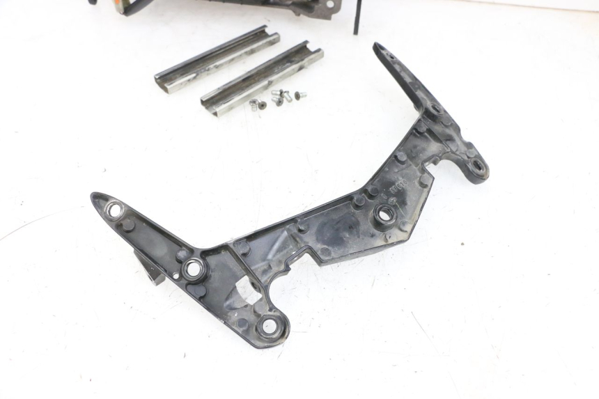 photo de ENGINE BUBBLE YAMAHA FJR ABS 1300 (2006 - 2012) - Fixing points details