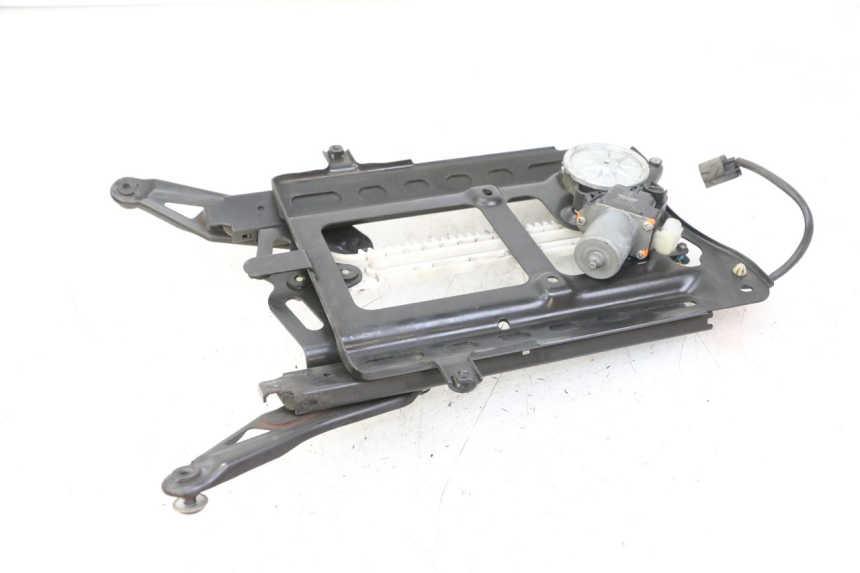 photo de SCREEN ENGINE HONDA FORZA 125 (2021 - 2025) - Technical close-up