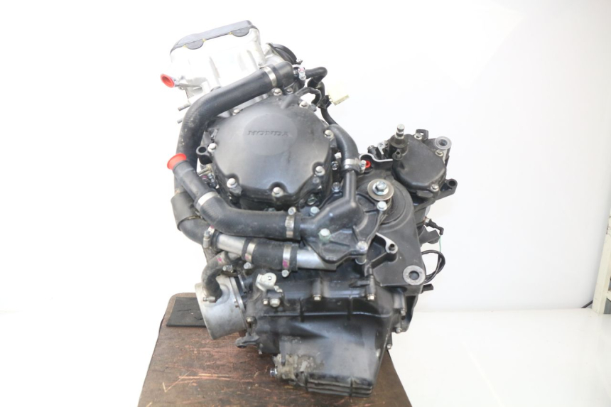 photo de ENGINE HONDA CBR RR FIREBLADE 1000 (2006 - 2007) - Surface and material condition