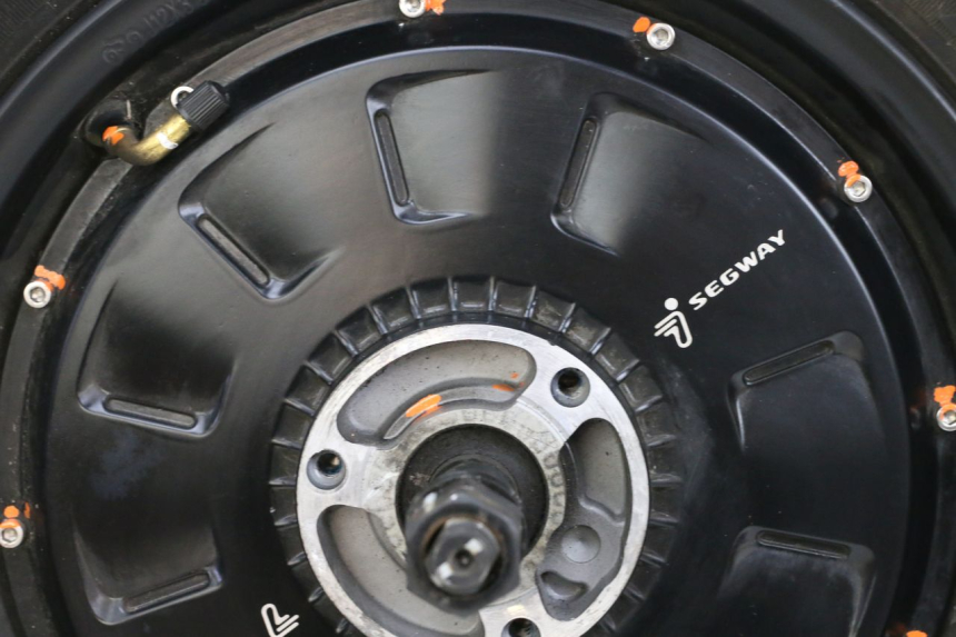 photo de ENGINE SEGWAY NINEBOT E125S 1 (2022 - 2026) - Surface and material condition