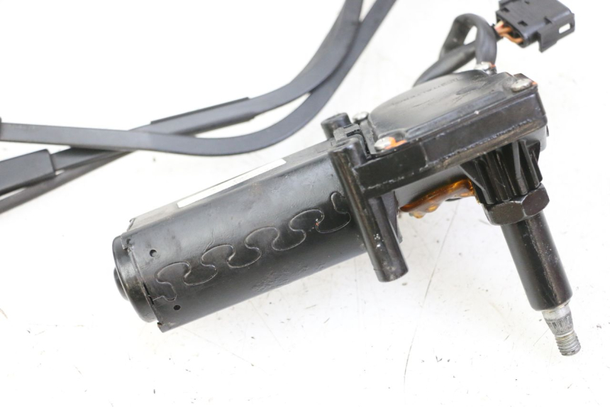 photo de WINDSCREEN WIPER MOTOR BMW C1 125 (2000 - 2003) - Zoom on usage condition