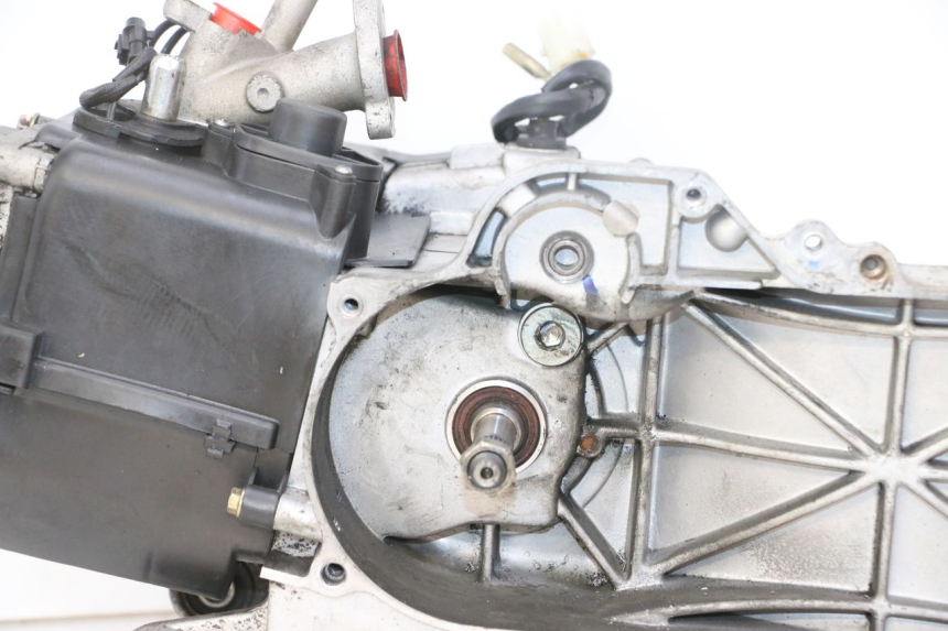 photo de ENGINE PEUGEOT KISBEE 4T 50 (2018 - 2022) - Spare part profile view