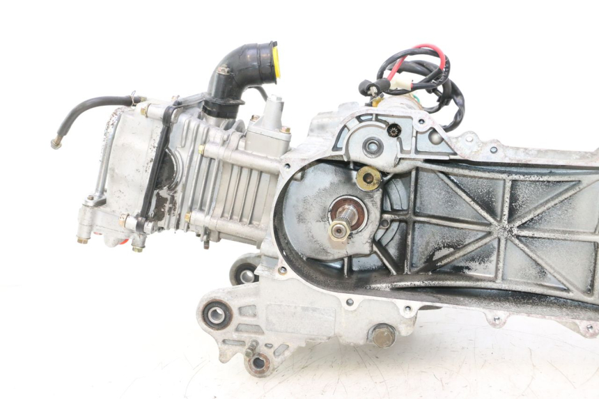 photo de ENGINE PEUGEOT KISBEE 4T 50 (2010 - 2017) - Alternative angle