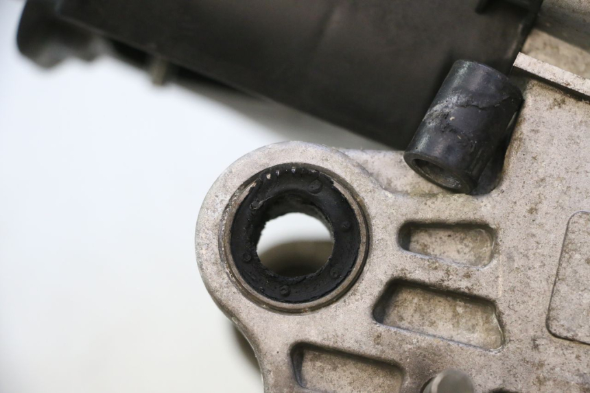 photo de ENGINE PEUGEOT KISBEE 4T 50 (2023 - 2026) - Surface and material condition