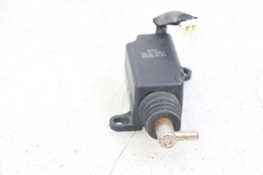 photo de TRUNK OPENING MOTOR SYM FIDDLE 3 III 125 (2014 - 2020) - Zoom on usage condition