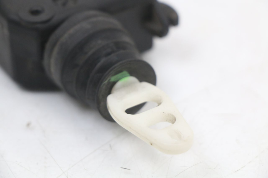 photo de SEAT LOCK ENGINE PEUGEOT GEOPOLIS RS 125 (2007 - 2009) - Zoom on usage condition