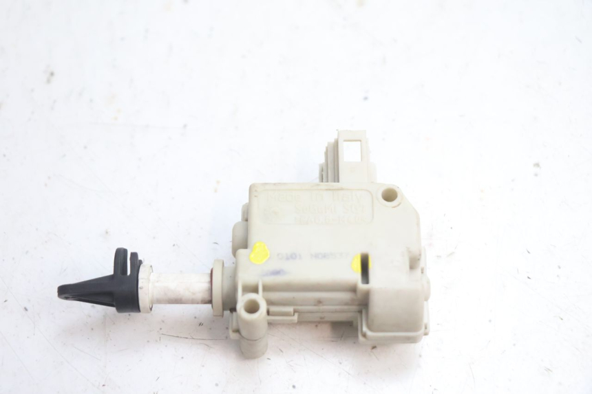 photo de TRUNK OPENING MOTOR GILERA GP 800 (2007 - 2013) - Main view