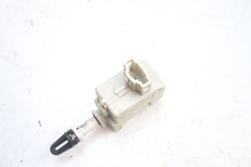 photo de TRUNK OPENING MOTOR GILERA GP 800 (2007 - 2013) - Zoom on usage condition