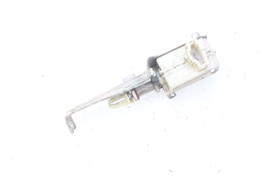 photo de TRUNK OPENING MOTOR PIAGGIO LIBERTY IGET 4T 50 (2015 - 2020) - Zoom on usage condition