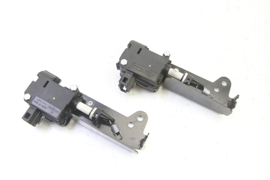 photo de SEAT LOCK ENGINE PIAGGIO MP3 HPE 310 (2024 - 2025) - Alternative perspective