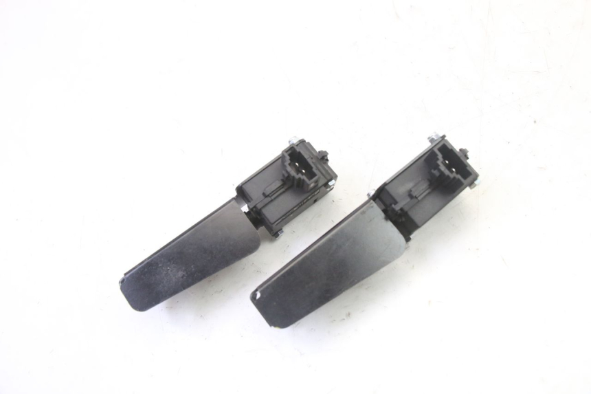 photo de SEAT LOCK ENGINE PIAGGIO MP3 HPE 310 (2024 - 2025) - Technical close-up