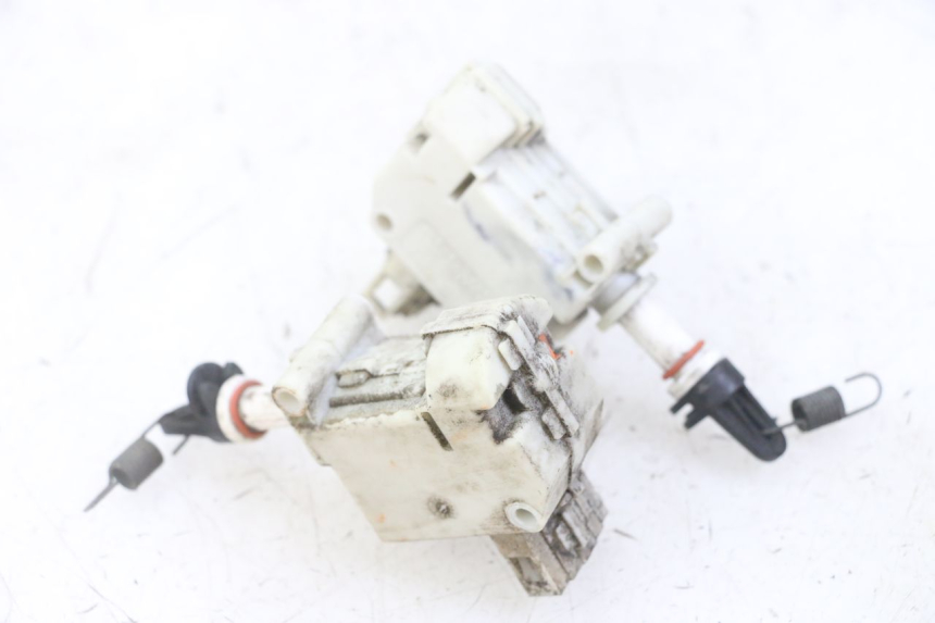 photo de TRUNK OPENING MOTOR PIAGGIO MP3 LT 300 (2010 - 2016) - Zoom on usage condition