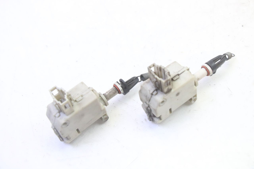 photo de TRUNK OPENING MOTOR PIAGGIO MP3 LT 300 (2010 - 2016) - Component detail