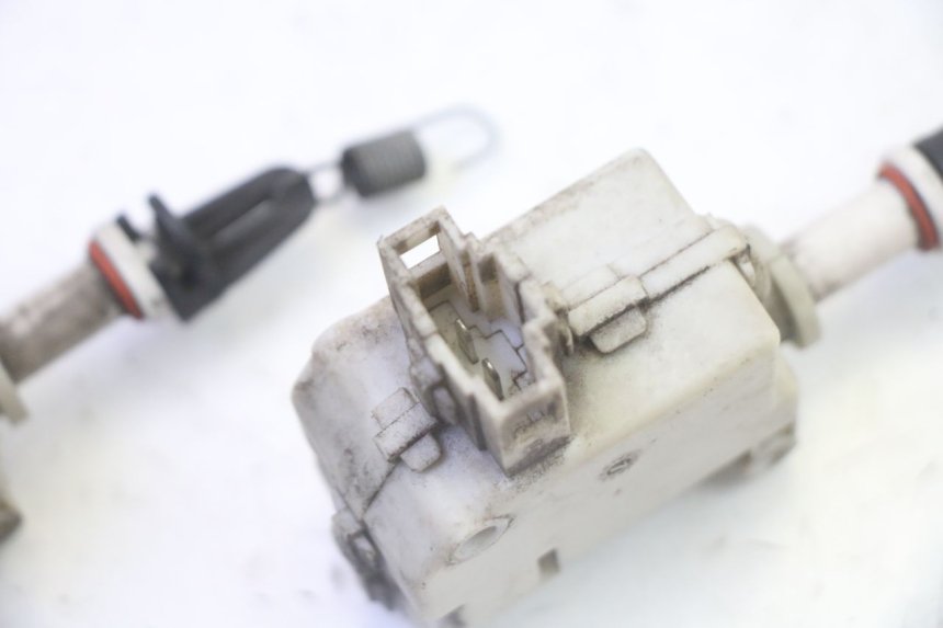 photo de TRUNK OPENING MOTOR PIAGGIO MP3 LT 300 (2010 - 2016) - Zoom on usage condition