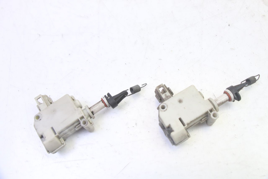 photo de TRUNK OPENING MOTOR PIAGGIO MP3 LT 300 (2010 - 2016) - Alternative perspective