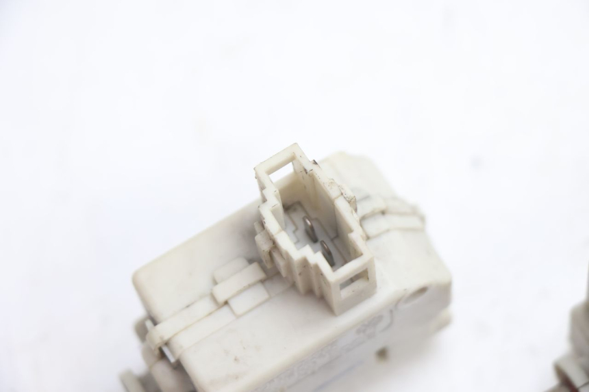 photo de TRUNK OPENING MOTOR PIAGGIO MP3 LT 300 (2010 - 2016) - Alternative perspective