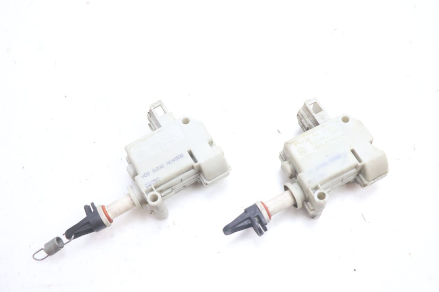 photo de TRUNK OPENING MOTOR PIAGGIO MP3 LT 400 (2007 - 2012) - Main view
