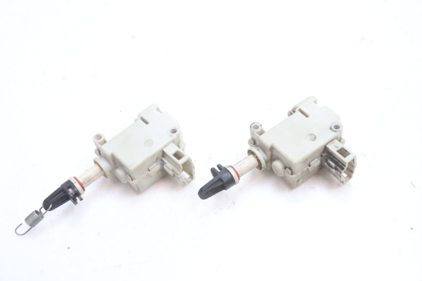 photo de TRUNK OPENING MOTOR PIAGGIO MP3 LT 400 (2007 - 2012) - Alternative perspective