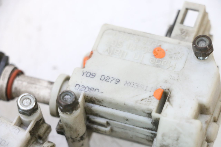 photo de SEAT LOCK ENGINE PIAGGIO MP3 RL 250 (2006 - 2010) - Alternative perspective