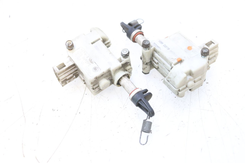 photo de SEAT LOCK ENGINE PIAGGIO MP3 RL 250 (2006 - 2010) - Technical close-up