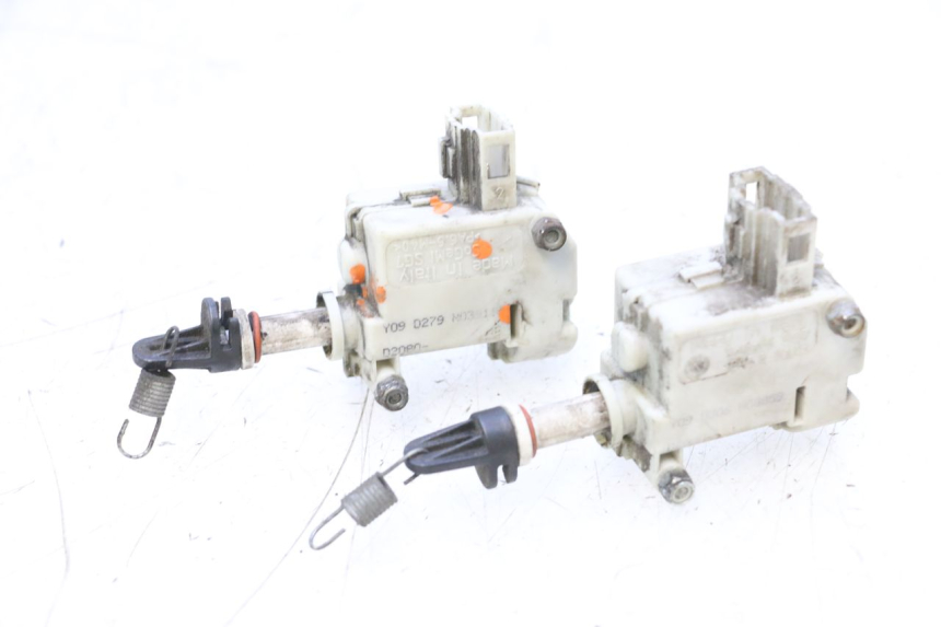 photo de SEAT LOCK ENGINE PIAGGIO MP3 RL 250 (2006 - 2010) - Fixing points details