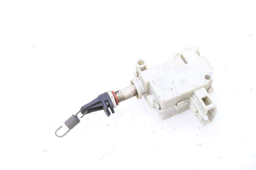 photo de TRUNK OPENING MOTOR PIAGGIO MP3 125 (2006 - 2014) - Alternative perspective