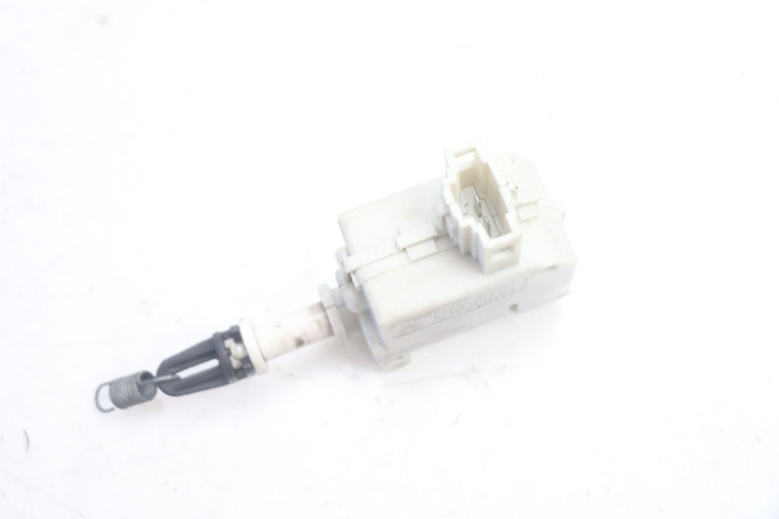 photo de SEAT LOCK ENGINE PIAGGIO MP3 500 (2016 - 2018) - Zoom on usage condition