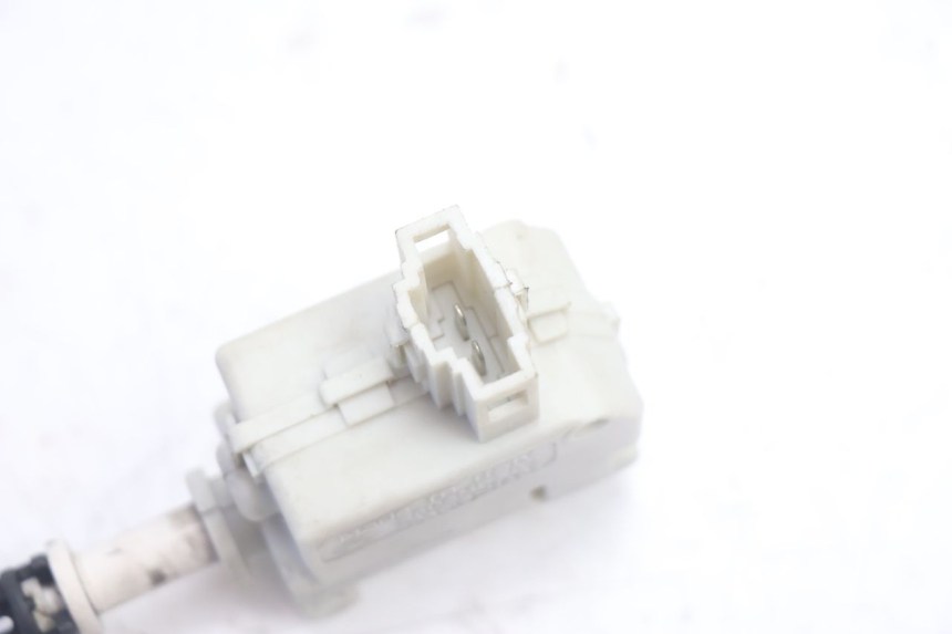 photo de SEAT LOCK ENGINE PIAGGIO MP3 500 (2016 - 2018) - Alternative perspective