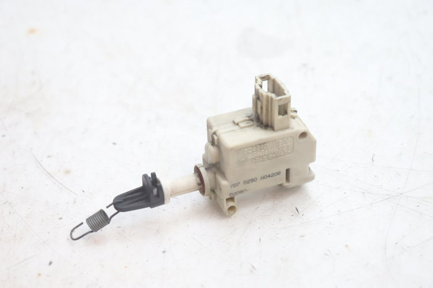 photo de TRUNK OPENING MOTOR PIAGGIO MP3 125 (2006 - 2014) - Main view