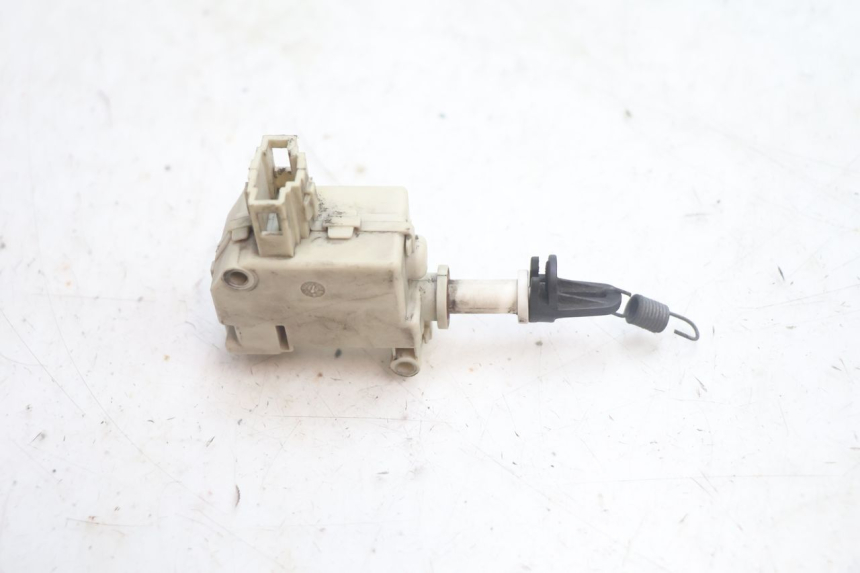 photo de TRUNK OPENING MOTOR PIAGGIO MP3 125 (2006 - 2014) - Alternative perspective