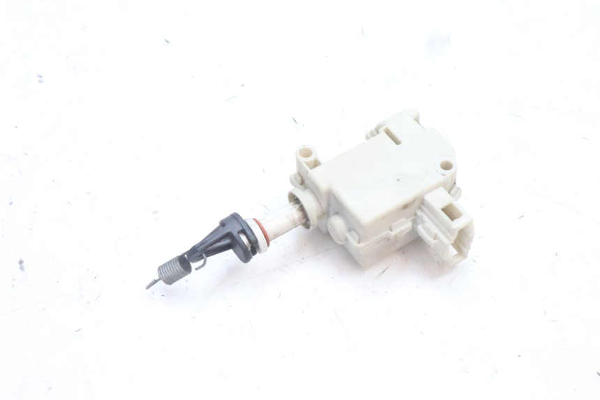 photo de SEAT LOCK ENGINE PIAGGIO MP3 500 (2016 - 2018) - Alternative perspective