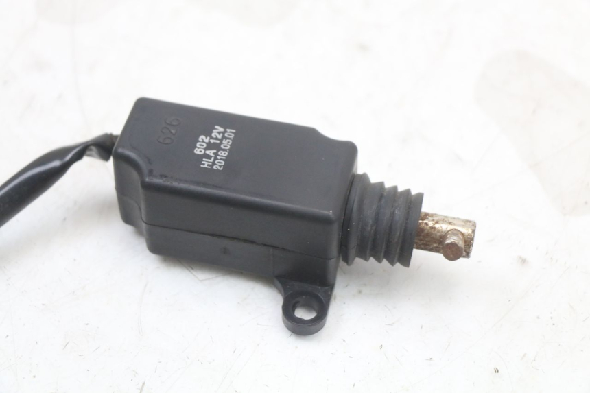 photo de SEAT LOCK ENGINE PEUGEOT BELVILLE 125 (2017 - 2021) - Zoom on usage condition