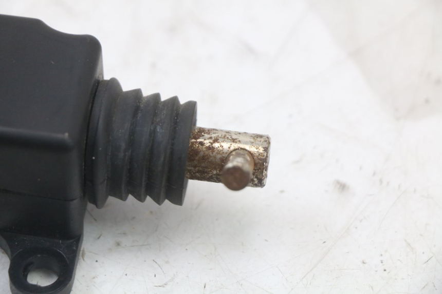 photo de SEAT LOCK ENGINE PEUGEOT BELVILLE 125 (2017 - 2021) - Alternative perspective