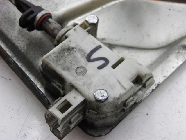 photo de SEAT LOCK ENGINE PIAGGIO MP3 RL 125 (2006 - 2014) - Alternative perspective