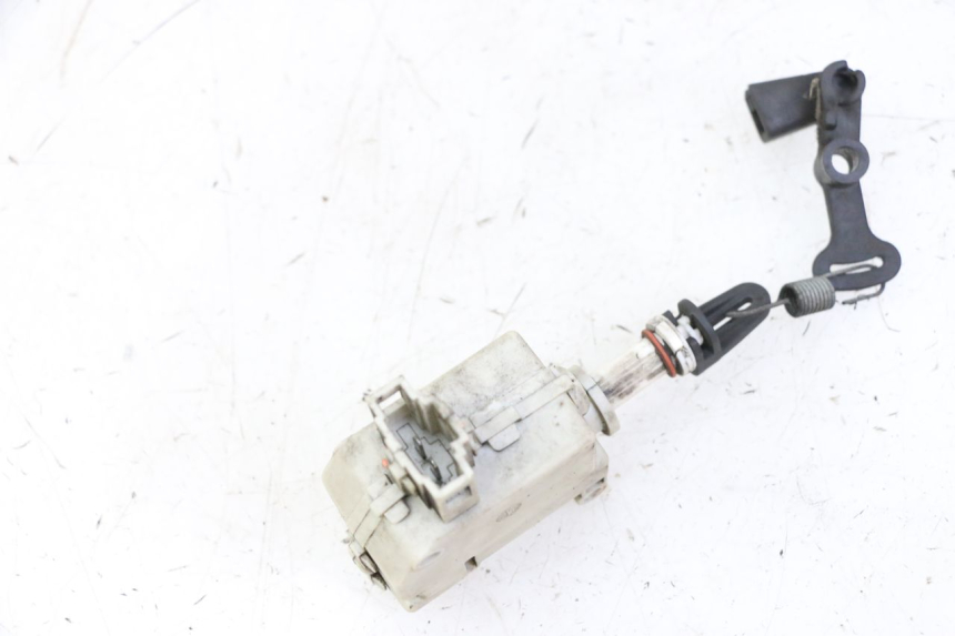 photo de SEAT LOCK ENGINE PIAGGIO VESPA GRANTURISMO 200 (2004 - 2005) - Alternative perspective