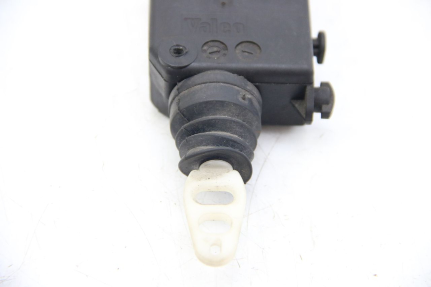 photo de TRUNK OPENING MOTOR PEUGEOT SATELIS COMPRESSOR K15 125 (2006 - 2009) - Alternative perspective