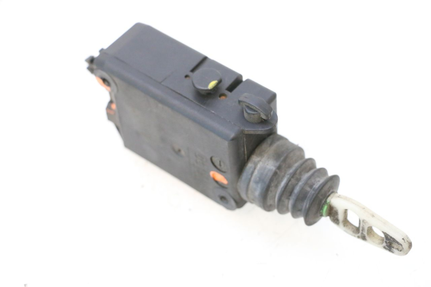 photo de TRUNK OPENING MOTOR PEUGEOT SATELIS COMPRESSOR K15 125 (2006 - 2009) - Zoom on usage condition