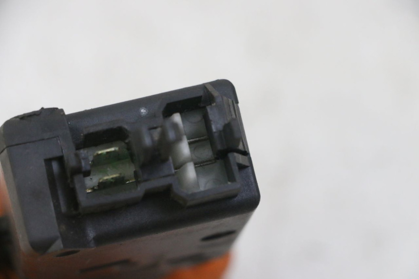 photo de SEAT LOCK ENGINE PEUGEOT SATELIS 125 (2013 - 2018) - Zoom on usage condition